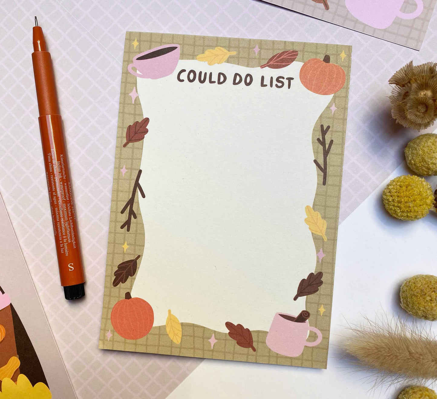 Stay organised without the pressure with an adorable autumn-themes 'Could Do' list - perfect for combatting the infamous Sunday Scaries! A6 Notepad 50 sheets Made using 80gsm recycled paper (Blauer Engel, PEFC) Bleib ohne Druck organisiert mit dieser niedlichen 'Could Do' list!Sustainably-made and designed by an independent artist. Sales support nature conservation through European Rewilding projects!