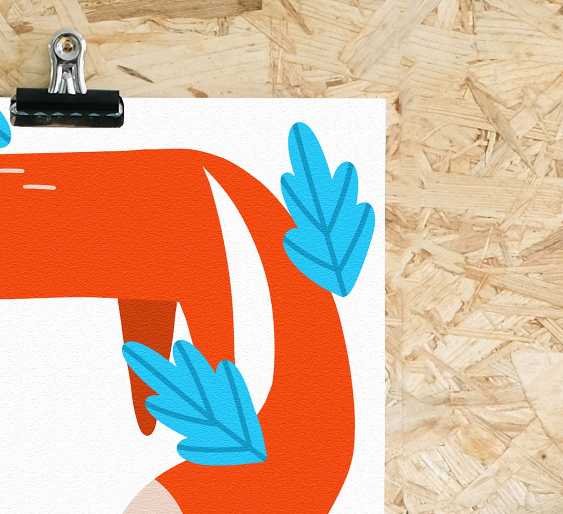 Heller und auffälliger Druck eines langen orangefarbenen Fuchses inmitten blauer Blätter! Bright and bold print of a long orange fox amongst blue leaves!