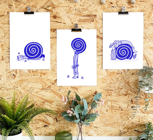 Set aus drei Kunstdrucken, die die Kunst des „Snailings“ feiern! Hochwertige, von einer unabhängigen Künstlerin gestaltete. Wandkunst und Drucke für dein Zuhause, perfekt, um ein wenig Natur in jeden Wohnraum zu bringen! Nachhaltig auf Bestellung gefertigt. Set of three fine art prints celebrating the art of 'snailing'!