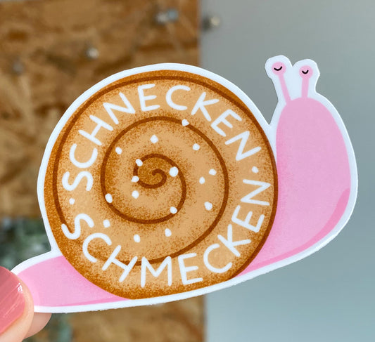 Zimtschnecken-aufkleber! Perfekt zum Dekorieren von Laptops oder Notebooks. Wasser- und UV-beständig. Cinnamon roll snail sticker! Perfect for decorating laptops or notebooks. Water and UV- resistant. Sales support European Rewilding and nature conservation projects!